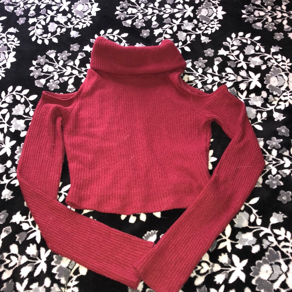 Off the shoulder turtleneck crop top